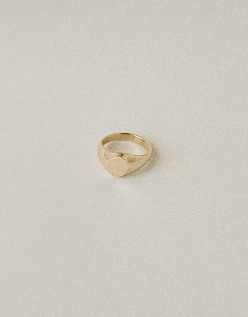 Tilt Signet Ring