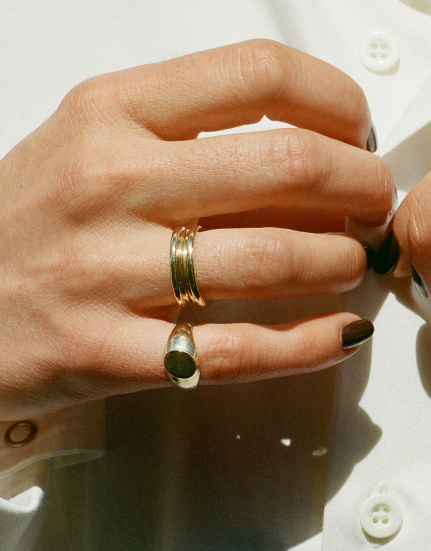 Tilt Signet Ring